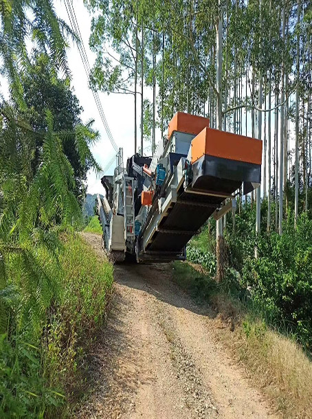 广东清远时产180-220吨石灰石履带式移动破碎生产线